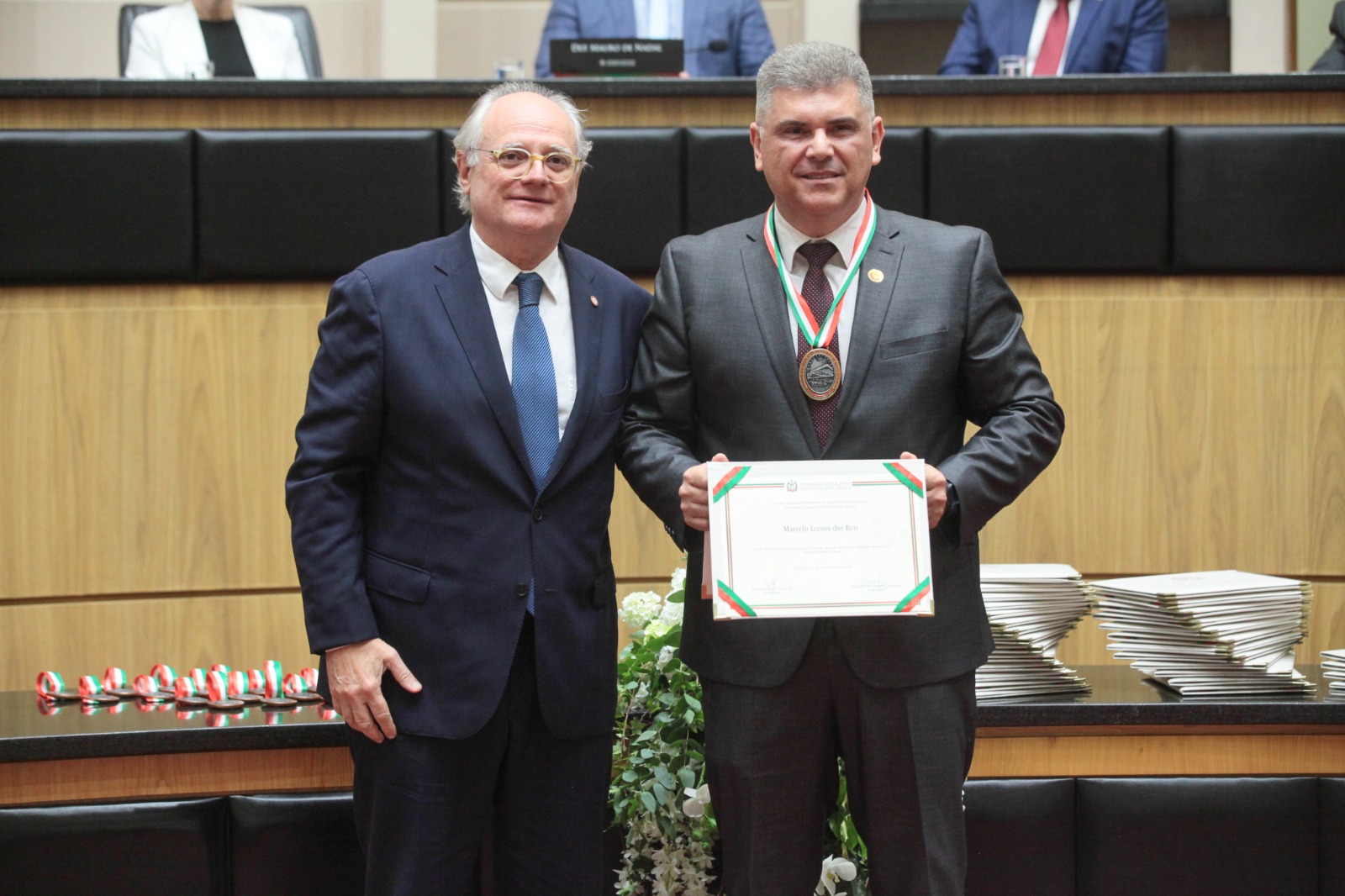 Presidente do CRM-SC recebe Comenda Legislativa Catarinense