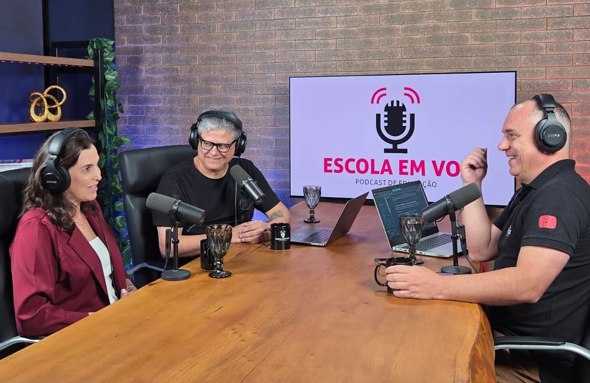 CRM-SC debate formação médica e ENAMED em podcast voltado à educação