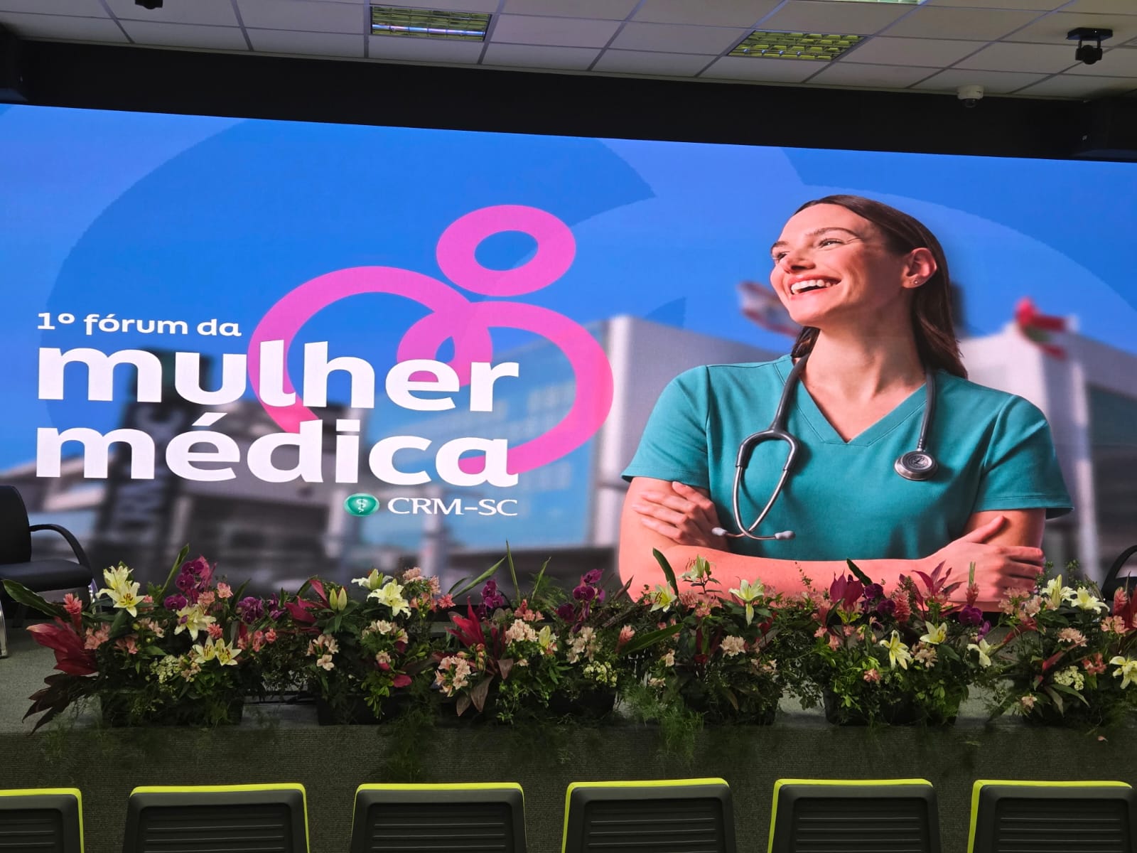 Protagonismo feminino e desafios da profissão marcam a manhã do 1º Fórum da Mulher Médica